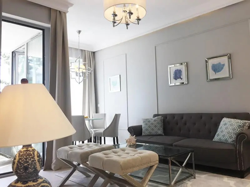 Sitzecke B221 mit Sofa und Stehlampen